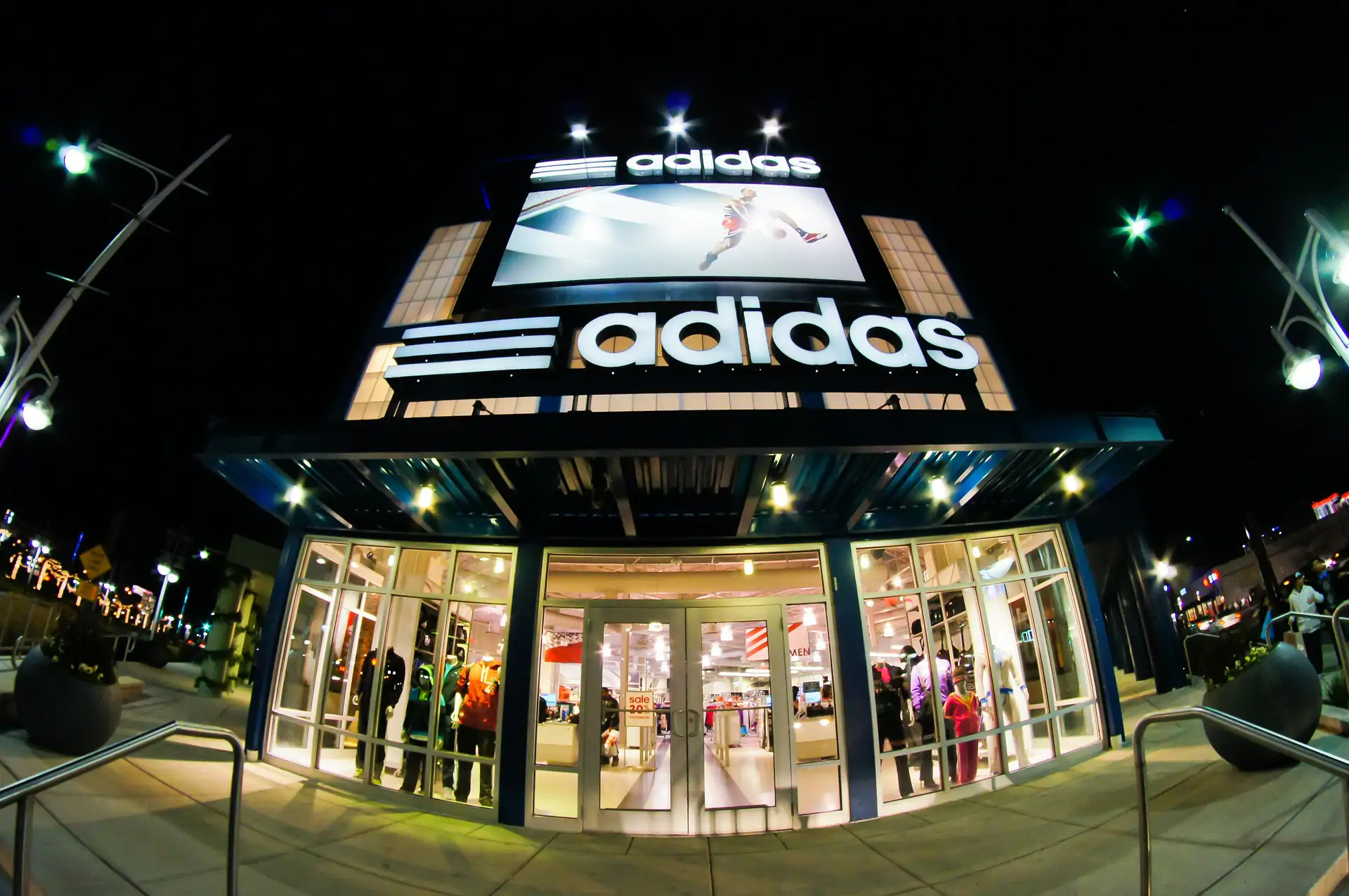 Théâtralisation du point de vente : Flagship store Adidas